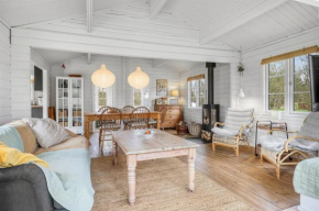 Family-Friendly Cottage Near Bratten Beach, Jerup